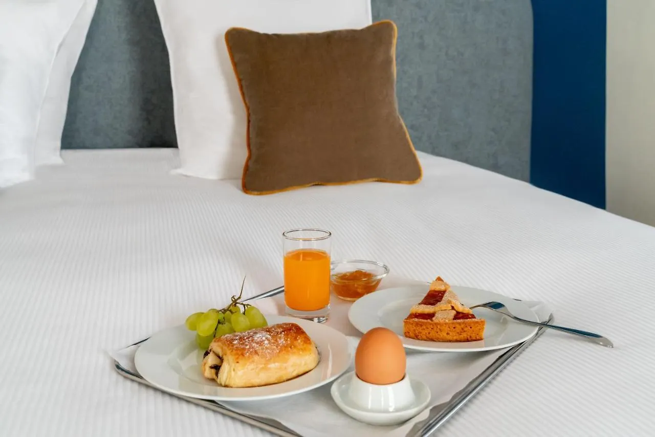9Hotel Cesari Rome 4*,