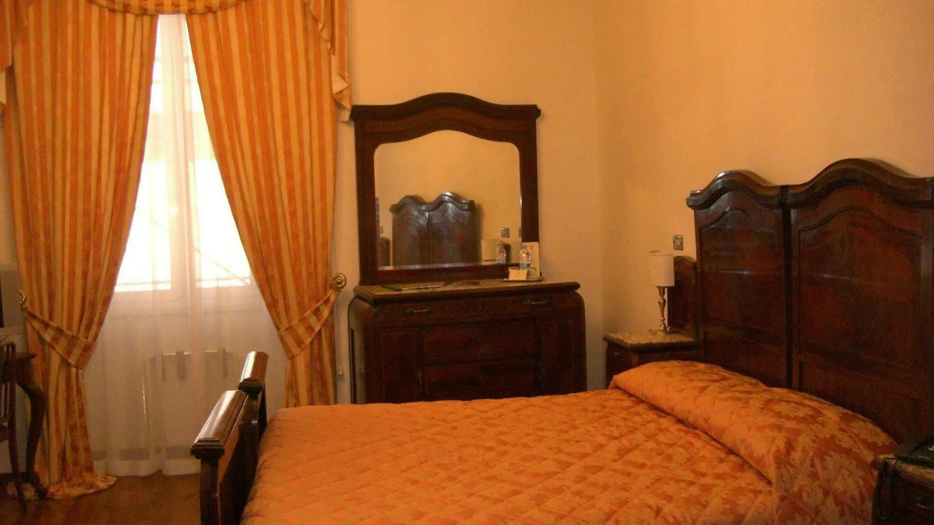 9Hotel Cesari Roma 4*,